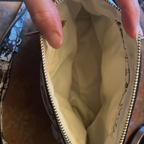 Cute as a button black and white purse! - Picture 7 of 10